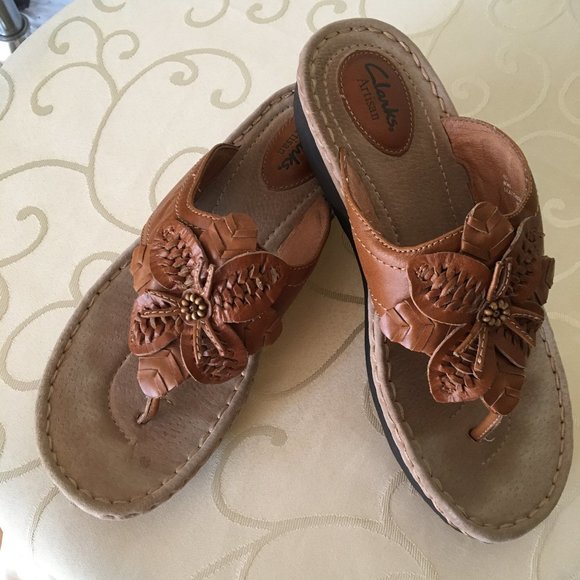 NWOT Clarks - Artisan slip on sandals - Picture 3 of 11